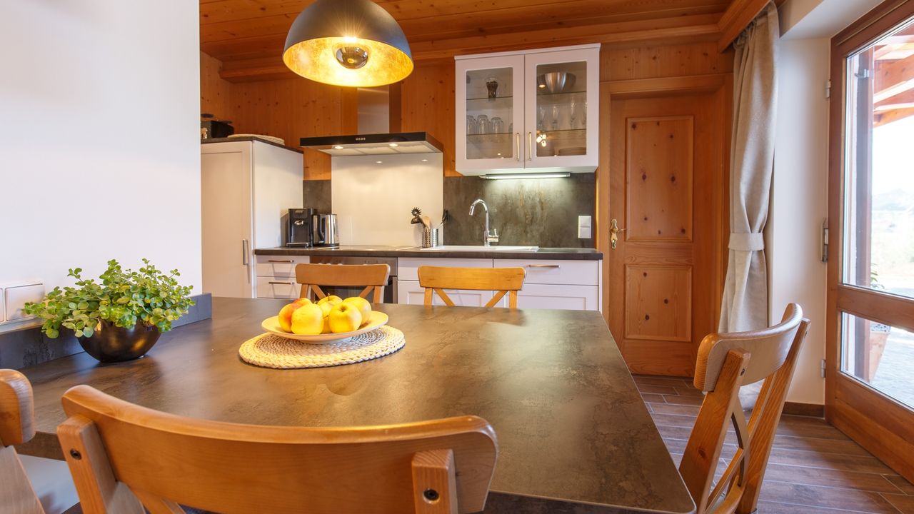 Essbereich und Küche Fewo Hochfelln Essbereich und Küche Fewo Hochfelln